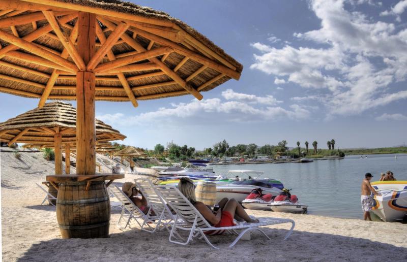 Pirate Cove Resort & Marina Нидлс Экстерьер фото