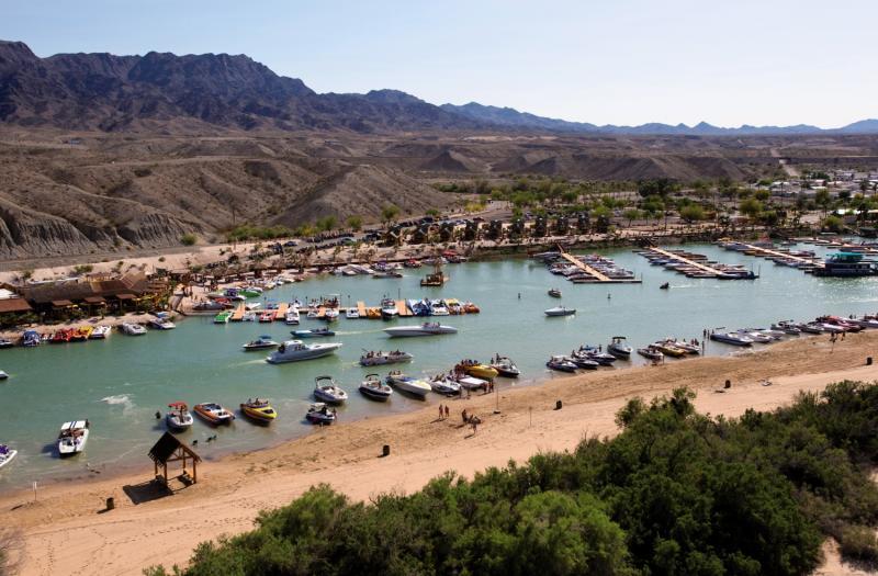 Pirate Cove Resort & Marina Нидлс Экстерьер фото