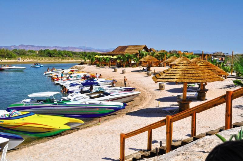 Pirate Cove Resort & Marina Нидлс Экстерьер фото